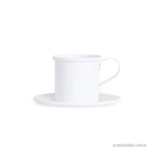 Xícara personalizada - Xícara com capacidade de 100ml acompanhada de pires, ambos produzidos em alumínio, material leve e adequado para o uso cotidiano. Seu formato compacto é especialmente indicado para servir cafés expressos, chás, degustações e pequenas porções de bebid