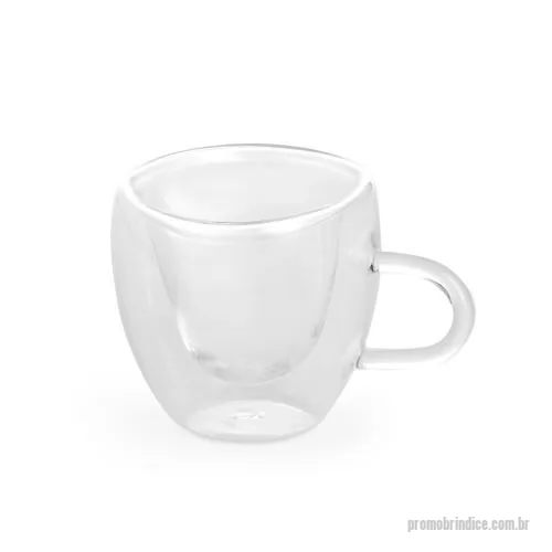 Xícara personalizada - Xícara de vidro com capacidade para até 80ml, estrutura de parede dupla e contorno interno em formato de coração. Esse desenho especial transforma a bebida em parte da apresentação, criando um efeito visual delicado quando observada por cima. A camad