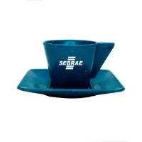 Xícara café com pires Green Colors, feito com 50% de fibra natural de madeira de reflorestamento, disponível em 6 cores especiais que utilizam pigmentos orgânicos na fabricação. Design exclusivo do Grupo BB. É resistente a microondas e a máquina de lavar.