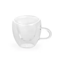 Xícara de vidro com capacidade para até 80ml, estrutura de parede dupla e contorno interno em formato de coração. Esse desenho especial transforma a bebida em parte da apresentação, criando um efeito visual delicado quando observada por cima. A camad